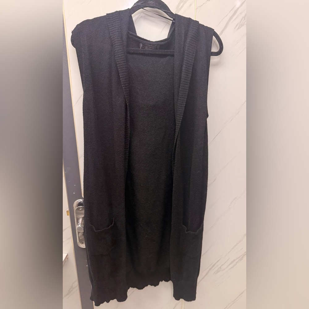 Love Tree Black Sleeveless Vest Size M
